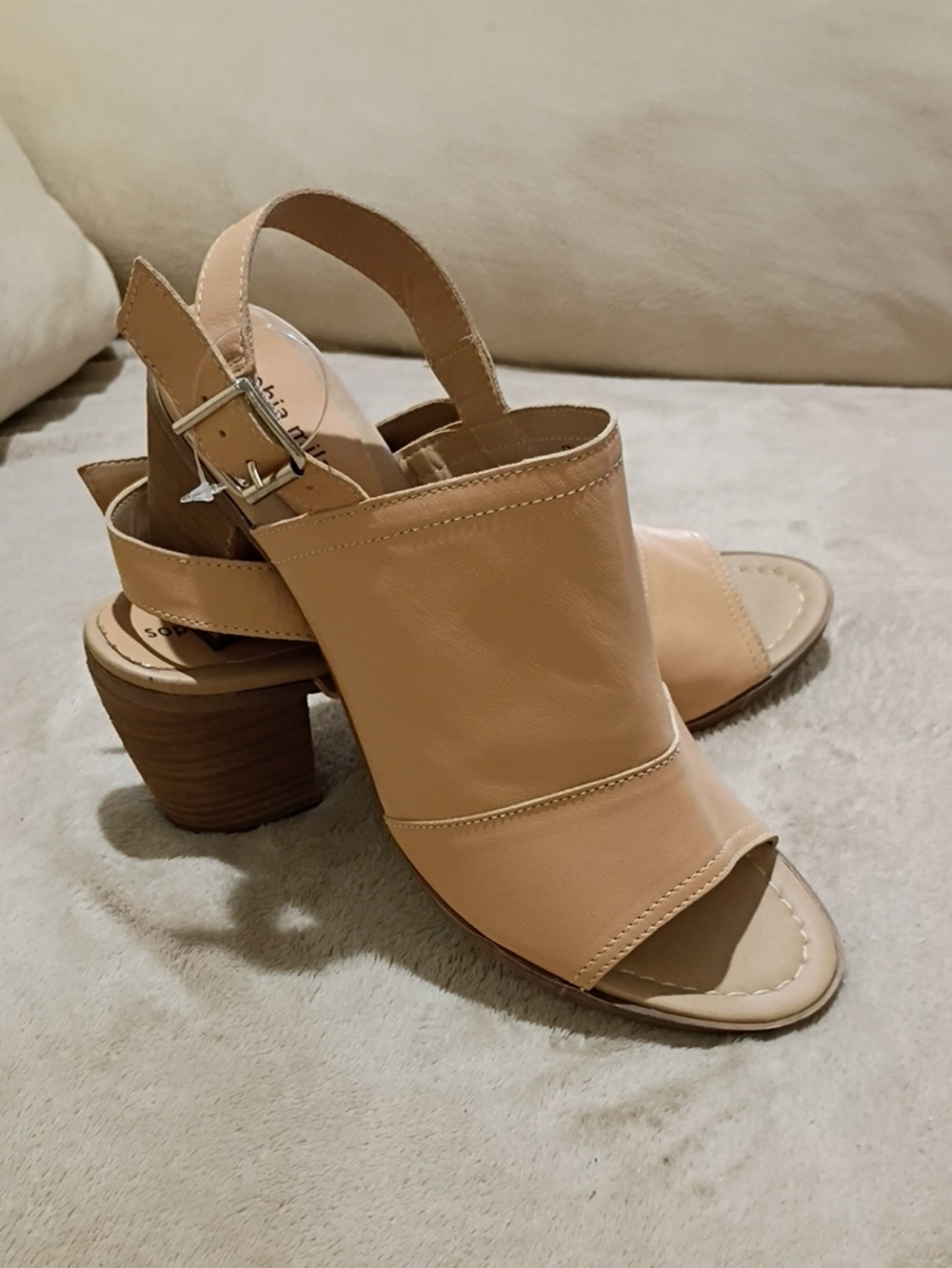NWT.Tan Leather Block Heel Sandals - Picture 2 of 9